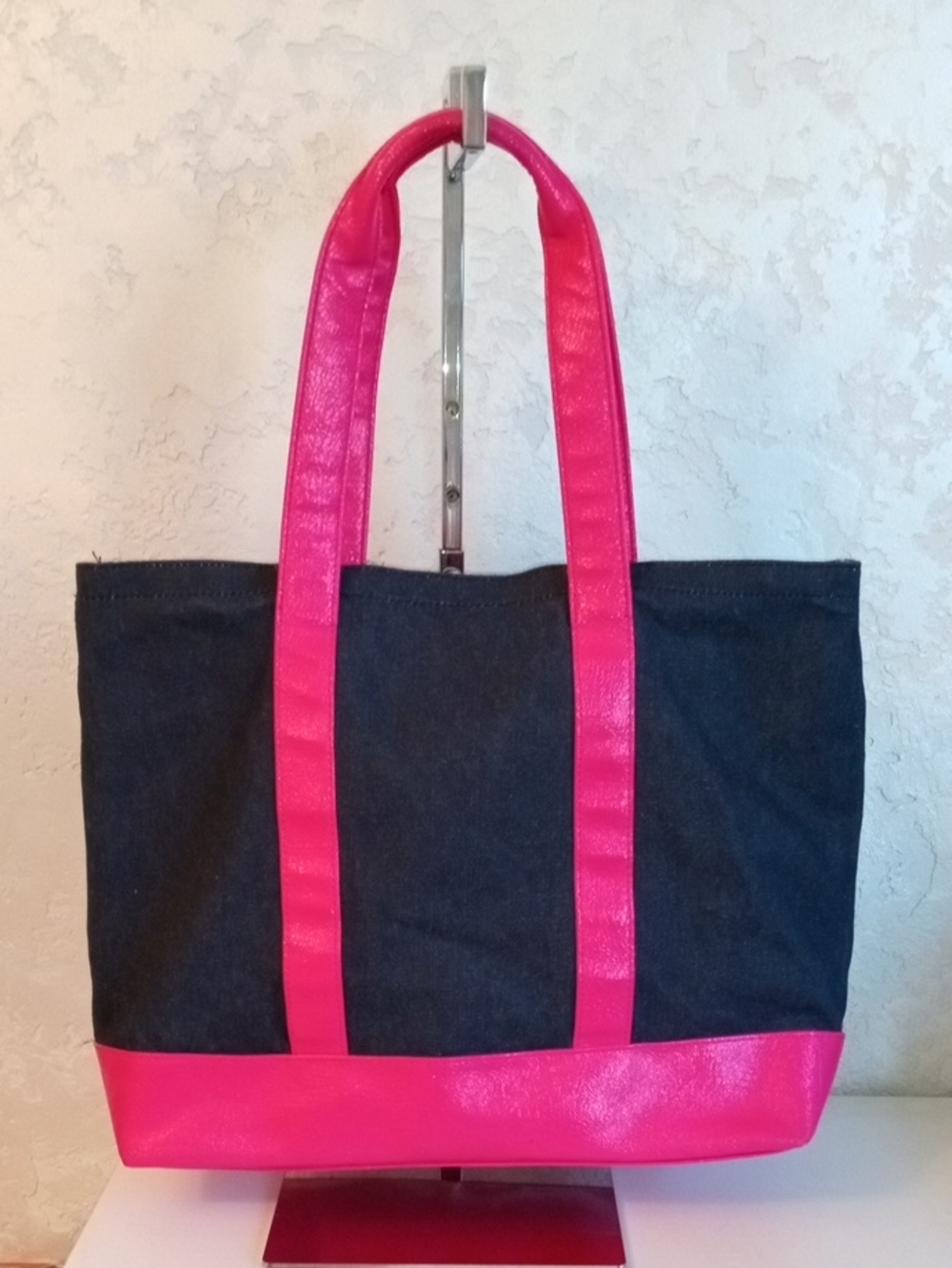 Bath & Body Works Black Tote with Hot Pink Straps and Base